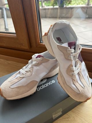 Deportivas New Balance Beige y granate