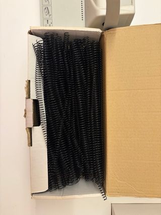 Encuadernadora manual Q-Connect + pack espirales