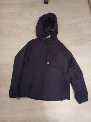 Abrigo Pull and Bear negro