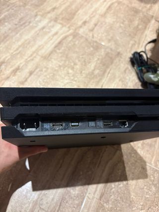 Play station 4 Pro 1tb