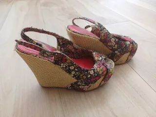 Sandalias cuña altas