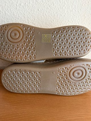 Zapatillas blancas y doradas 40 a estrenar