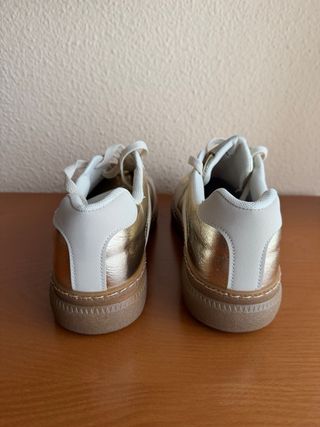 Zapatillas blancas y doradas 40 a estrenar