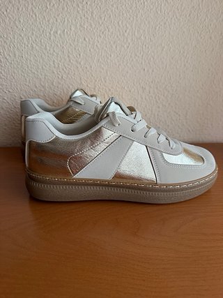 Zapatillas blancas y doradas 40 a estrenar