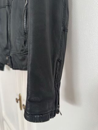 Chaqueta de piel negra Sonny bono