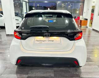 TOYOTA Yaris 1.5 120H Business Plus