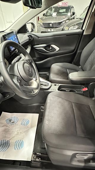 TOYOTA Yaris 1.5 120H Business Plus