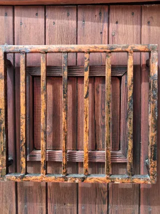 Puerta madera antigua con marco 140x179 cms