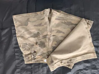 Falda/Short Camuflaje de Zara