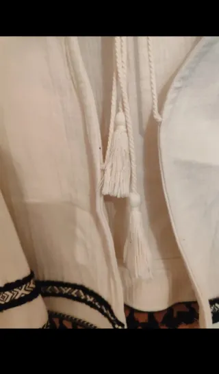 Kimono Zara beige con detalles negros