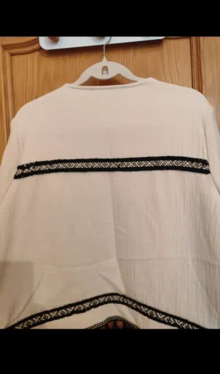 Kimono Zara beige con detalles negros