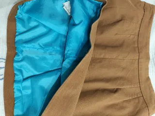 Falda Zara marrón con detalles turquesa