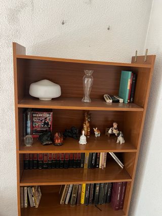 Estantería de madera