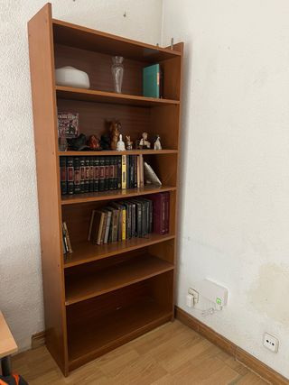 Estantería de madera