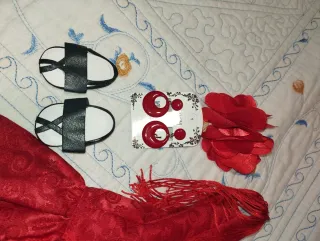 Vestido y Complementos Nancy flamenca