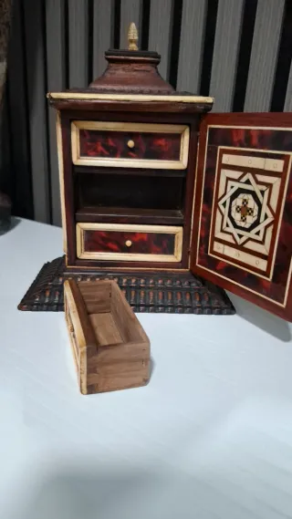 Ultimo precio Bonito bargueñito de madera y hueso