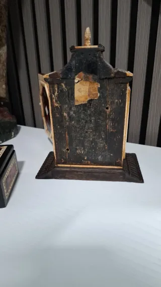 Ultimo precio Bonito bargueñito de madera y hueso