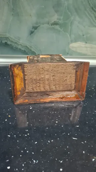 Ultimo precio Bonito bargueñito de madera y hueso