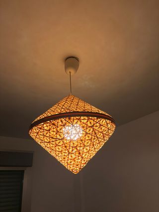 Lámpara de techo de bambú y madera