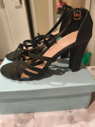 Zapatos de tacón MiaRock negros talla 41 un uso