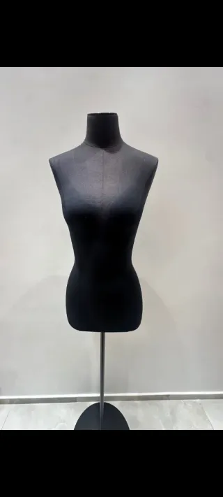 Manichino nero per abiti da sposa e cerimonia