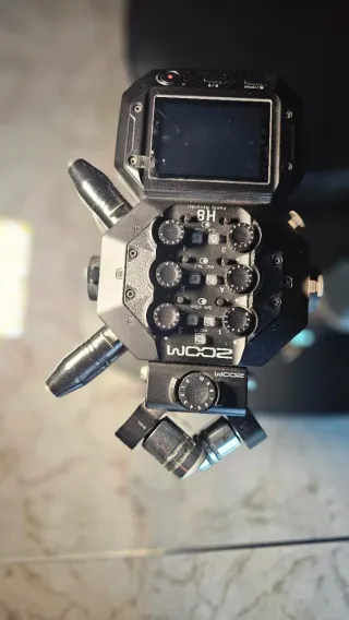 Grabadora Zoom H8 (8 pistas)