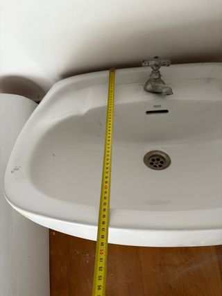 Lavabo Roca con pie.