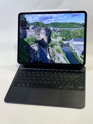 iPad Pro 13” M4 1TB Wifi+SIM + Teclado + Pencil