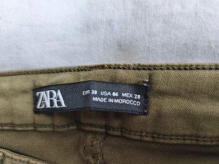 Pantalón pitillo elástico Zara caqui