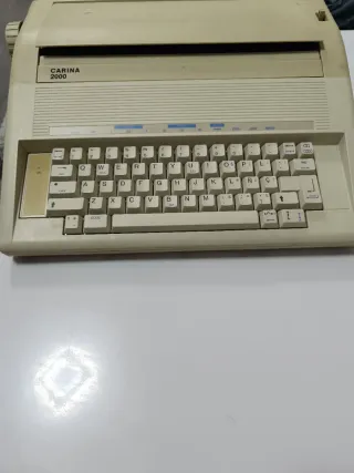 Máquina de escribir electrónica Carina 2000