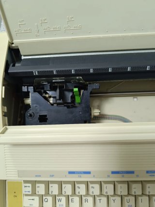 Máquina de escribir electrónica Carina 2000