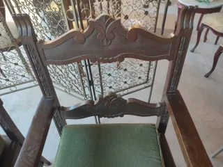 Sillón de roble tallado, 2 unidades