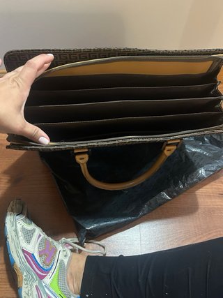 Bolso Guess Marrón y Beige