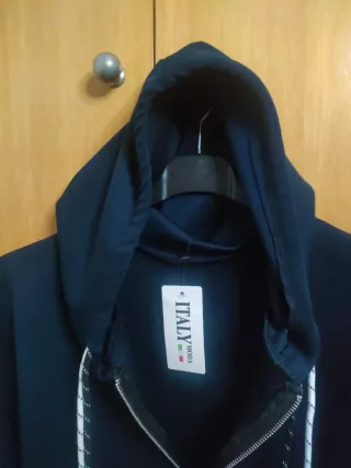 Chaqueta azul entretiempo con capucha