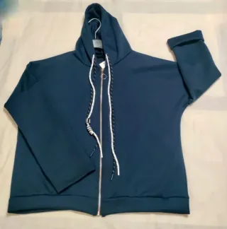 Chaqueta azul entretiempo con capucha