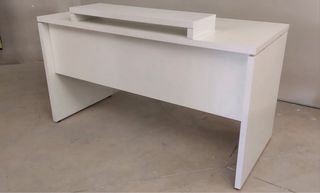 Mesa de oficina blanca