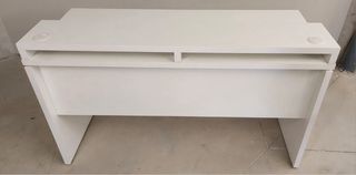 Mesa de oficina blanca