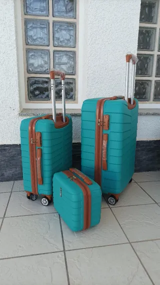 Juego de maletas y neceser