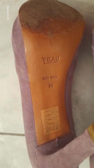 Décolleté Frau lilla spuntate