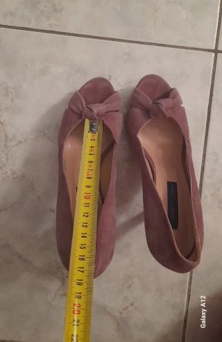 Décolleté Frau lilla spuntate