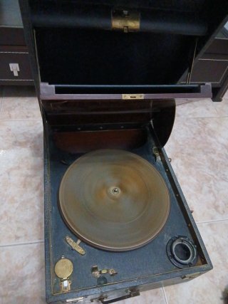 Gramófono de Maleta Columbia modelo N°113A