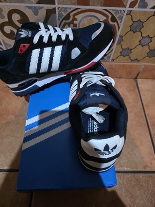 Adidas ZX 750 Azul y Blanco