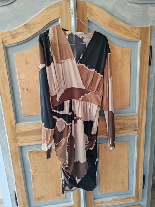 Abito fantasia beige e marrone