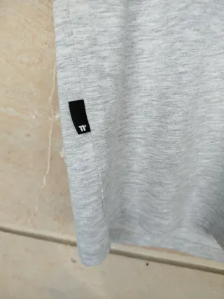 Chulísima Camiseta 11 Degrees Gris y Negro T/S