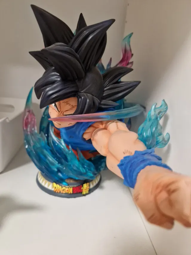 Figura Resina Goku Ultra Instinto