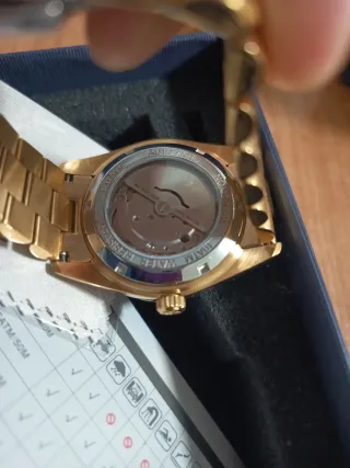 Reloj Modelo: Cadisen Oro y Verde