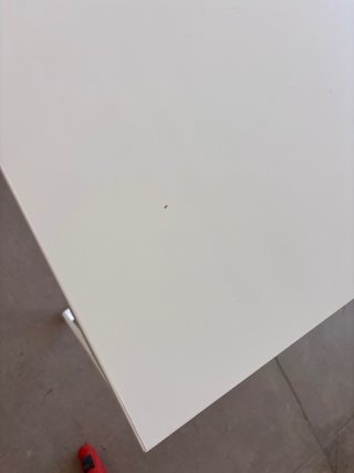 Escritorio blanco Ikea (modelo Micke, ancho 142 cm