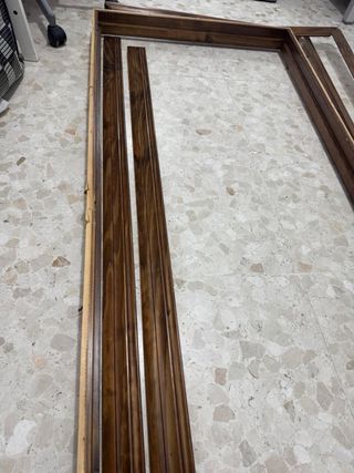 Puerta madera con cristal decorado