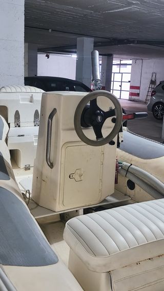 Barco Semirrígida en buen estado