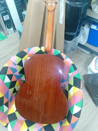 Guitarra Española ZURDA Autoamplificada